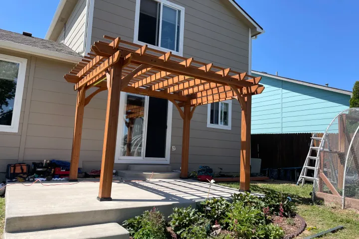 Backyard pergola & patio