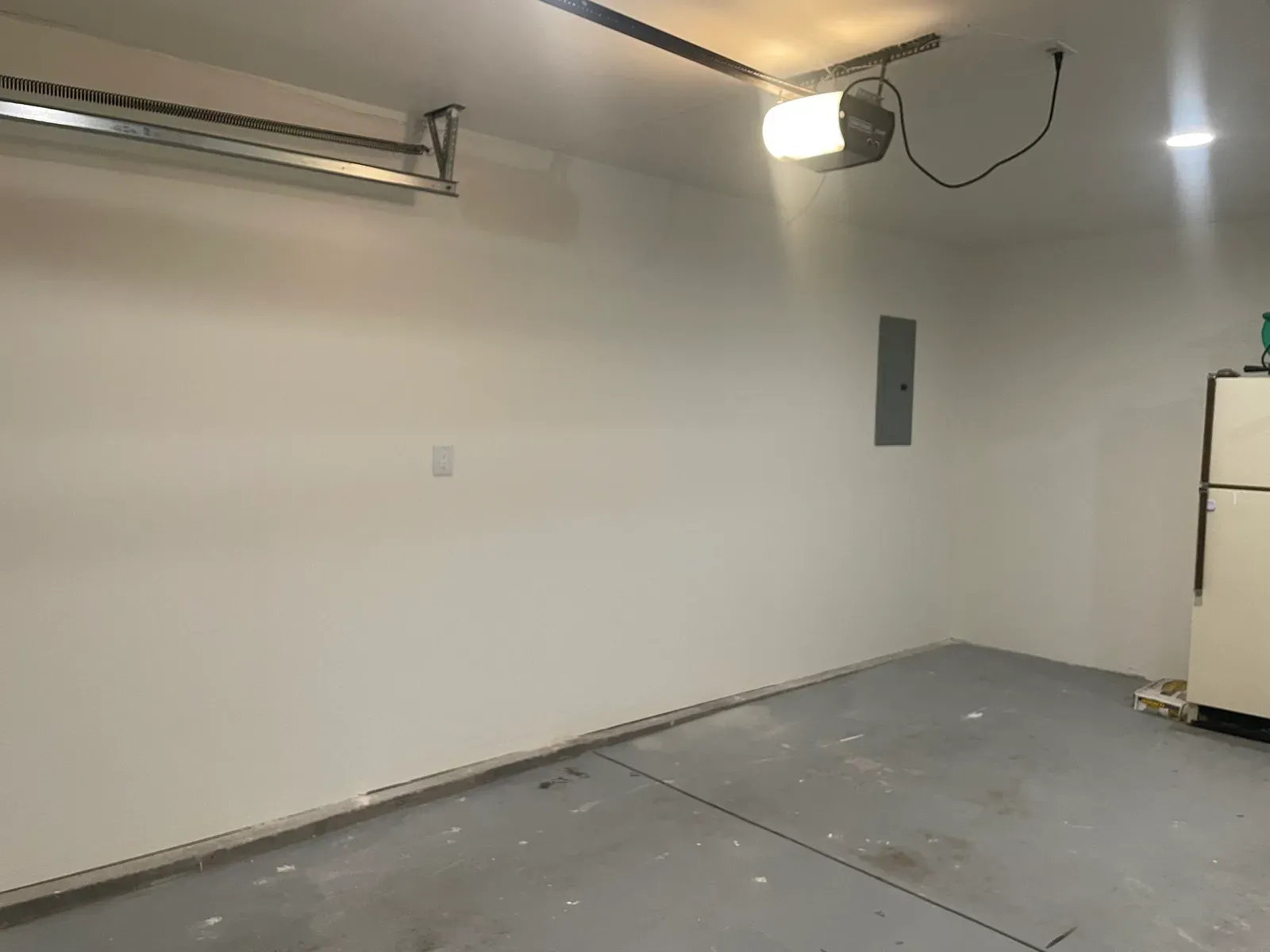 Garage finish & storage — photo 1 of 3