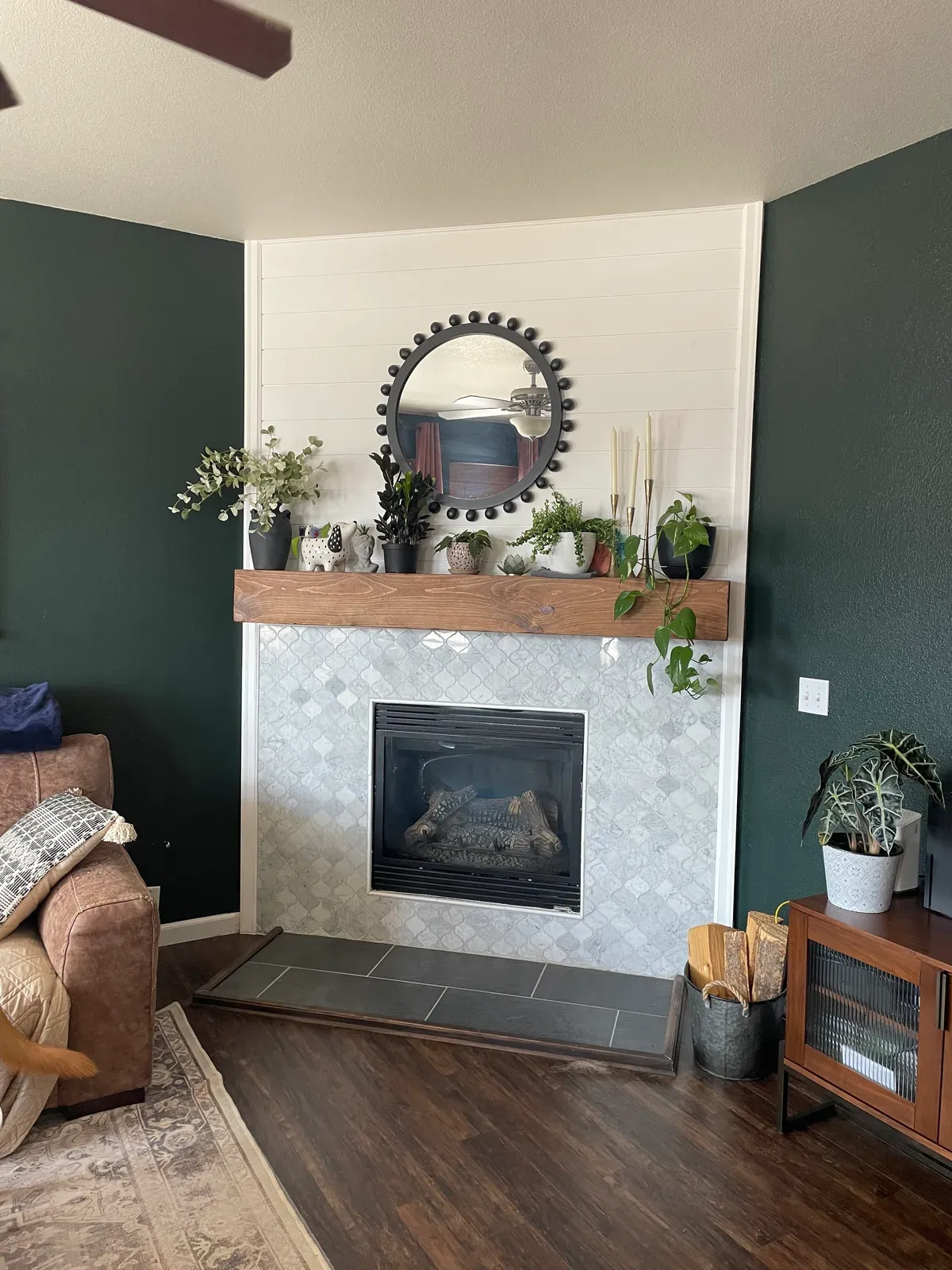 Stone accent & interior — photo 1 of 4