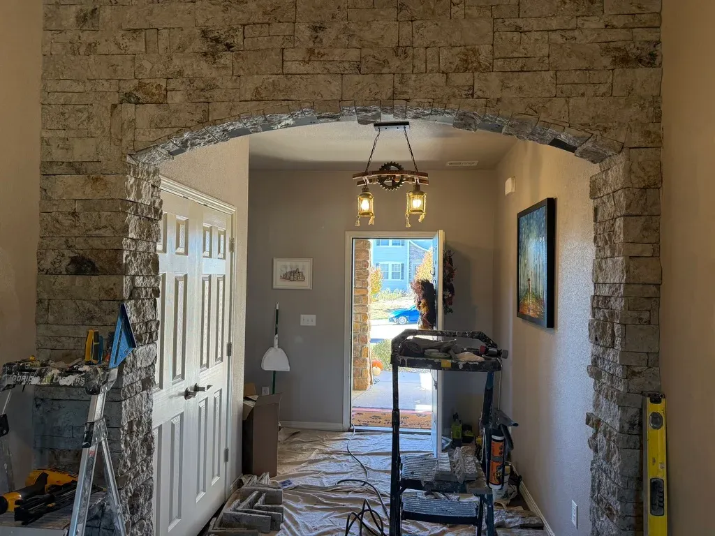 Stone accent & interior — photo 2 of 4