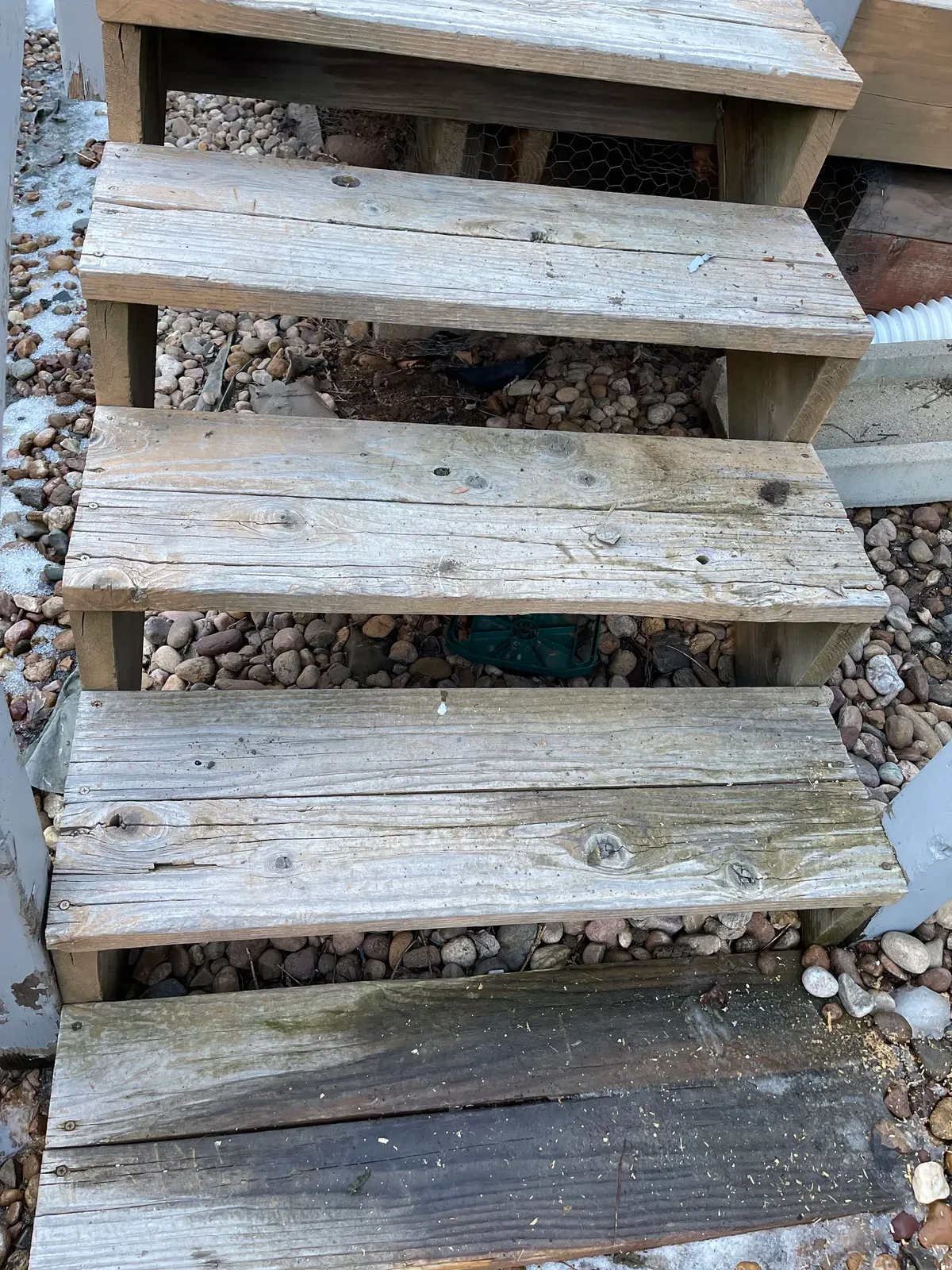 Deck railing & stairs — photo 3 of 6